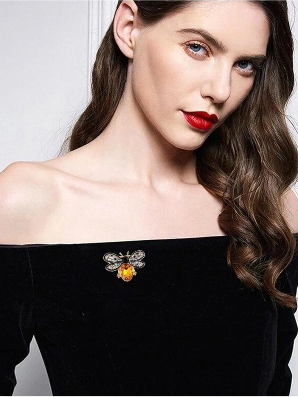 Vintage Gold Honey Bee Brooch with Amber Crystal Accent